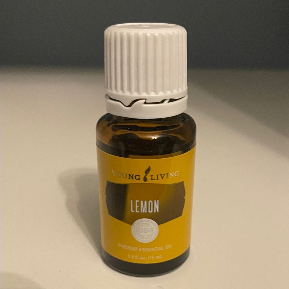 NEW 15ml Young Living Lemon Essential Oil